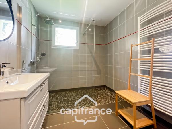 Maison rénovée de 180 m² avec piscine — cadre paisible