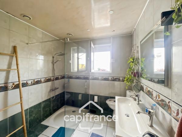 Maison rénovée de 180 m² avec piscine — cadre paisible