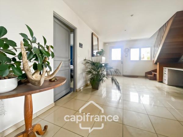 Maison rénovée de 180 m² avec piscine — cadre paisible