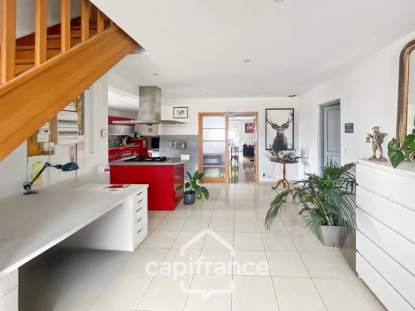 Maison rénovée de 180 m² avec piscine — cadre paisible