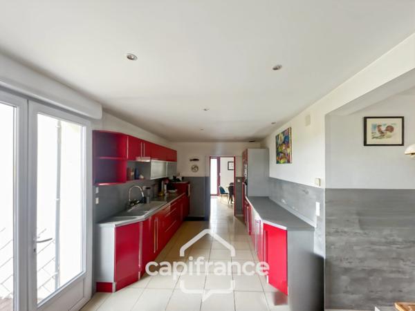 Maison rénovée de 180 m² avec piscine — cadre paisible