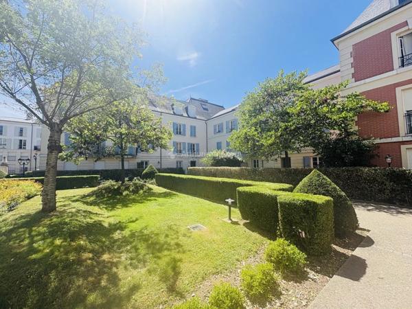 Vente                                                      Appartement
                        
                     6 pièces                      192 m2                     à Serris