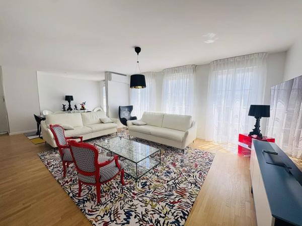Vente                                                      Appartement
                        
                     6 pièces                      192 m2                     à Serris
