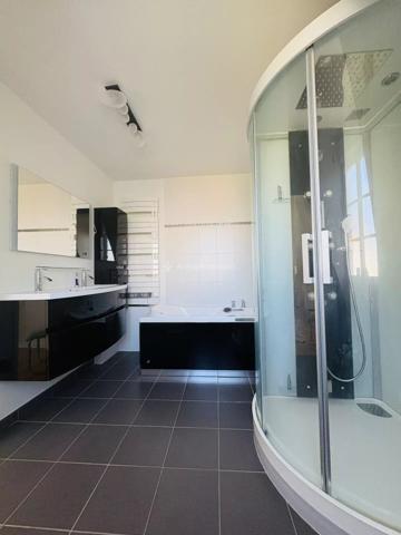 Vente                                                      Appartement
                        
                     6 pièces                      192 m2                     à Serris