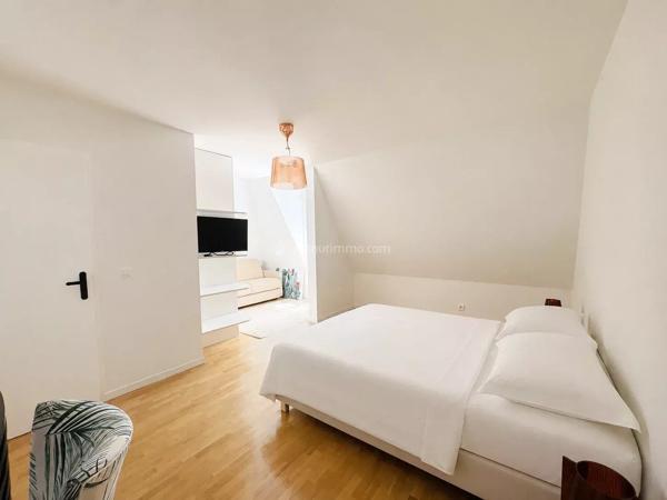 Vente                                                      Appartement
                        
                     6 pièces                      192 m2                     à Serris