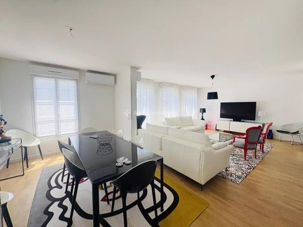 Vente                                                      Appartement
                        
                     6 pièces                      192 m2                     à Serris