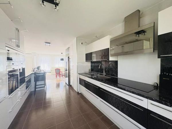 Vente                                                      Appartement
                        
                     6 pièces                      192 m2                     à Serris