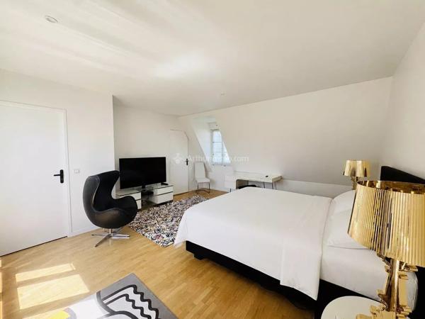 Vente                                                      Appartement
                        
                     6 pièces                      192 m2                     à Serris