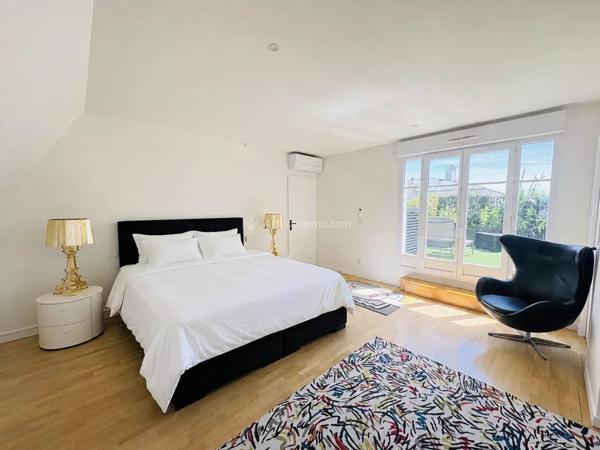 Vente                                                      Appartement
                        
                     6 pièces                      192 m2                     à Serris
