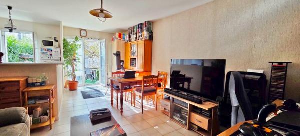 Appartement 3 pièces à vendre à Étampes vendu loué avec deux places de stationnement et jardinet - Investissement idéall