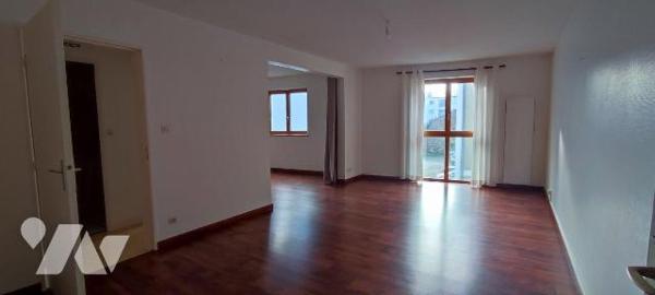 Hyper centre ville, Appartement expo SUD, 72 m²,  2nd étage, de type 2bis comprenant SAS, entré...