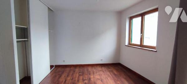 Hyper centre ville, Appartement expo SUD, 72 m²,  2nd étage, de type 2bis comprenant SAS, entré...