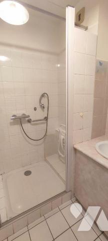 Hyper centre ville, Appartement expo SUD, 72 m²,  2nd étage, de type 2bis comprenant SAS, entré...