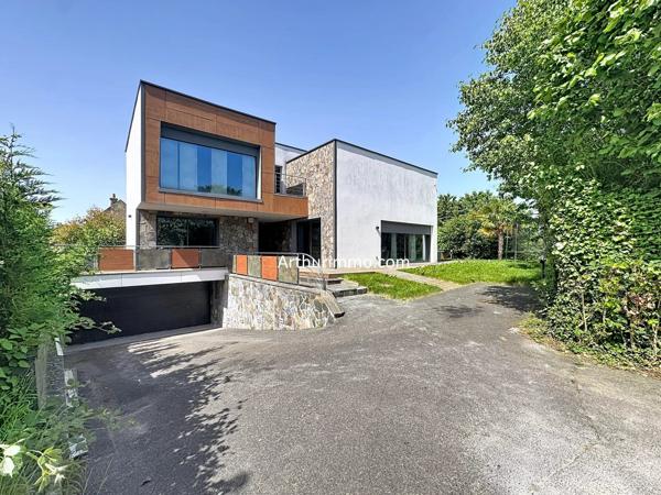 Vente                                                      Maison
                        
                     6 pièces                      230 m2                     à Boissy-Saint-Léger