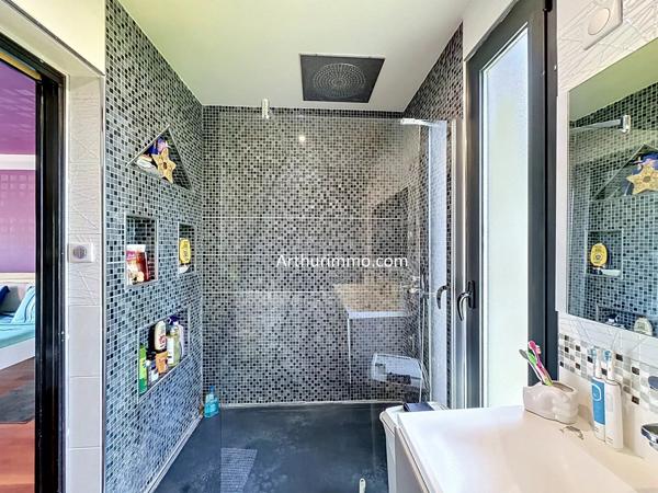 Vente                                                      Maison
                        
                     6 pièces                      230 m2                     à Boissy-Saint-Léger