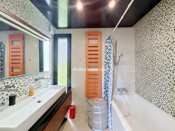 Vente                                                      Maison
                        
                     6 pièces                      230 m2                     à Boissy-Saint-Léger