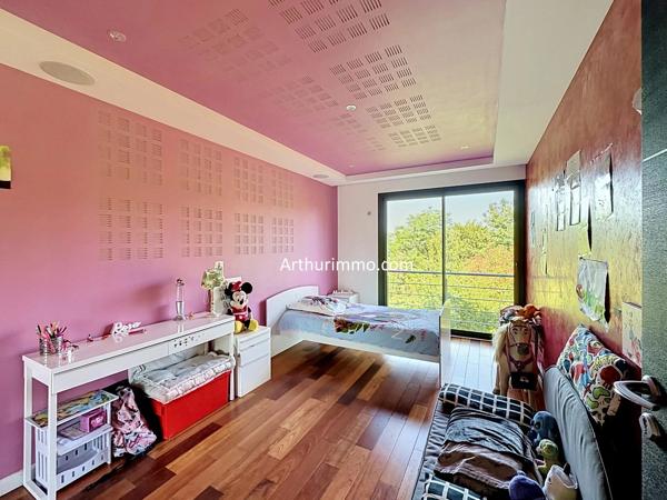 Vente                                                      Maison
                        
                     6 pièces                      230 m2                     à Boissy-Saint-Léger
