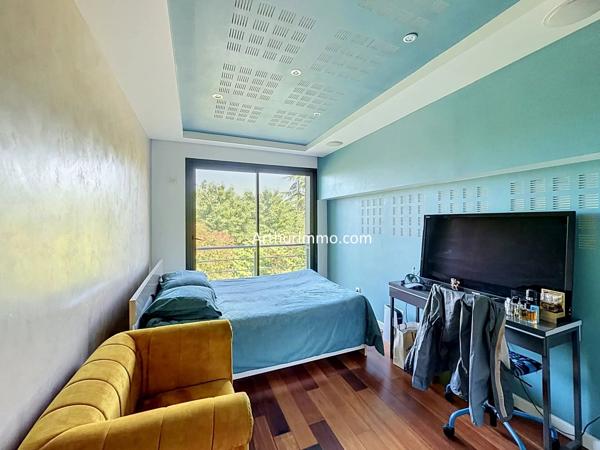 Vente                                                      Maison
                        
                     6 pièces                      230 m2                     à Boissy-Saint-Léger