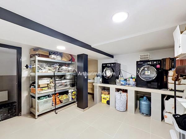 Vente                                                      Maison
                        
                     6 pièces                      230 m2                     à Boissy-Saint-Léger