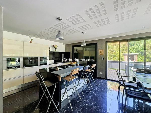Vente                                                      Maison
                        
                     6 pièces                      230 m2                     à Boissy-Saint-Léger