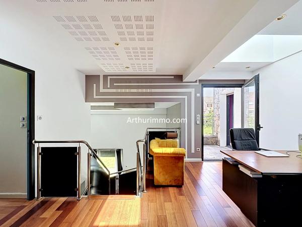 Vente                                                      Maison
                        
                     6 pièces                      230 m2                     à Boissy-Saint-Léger