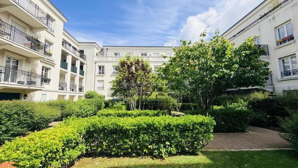 Vente                                                      Appartement
                        
                     3 pièces                      67 m2                     à Serris