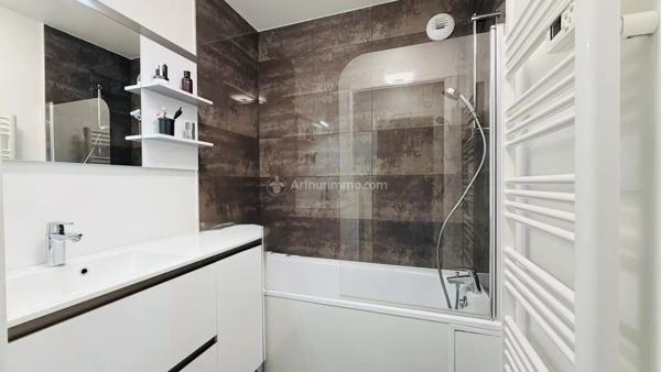 Vente                                                      Appartement
                        
                     3 pièces                      67 m2                     à Serris