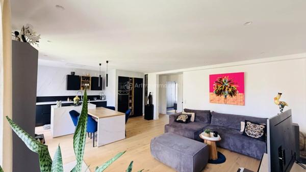 Vente                                                      Appartement
                        
                     3 pièces                      67 m2                     à Serris