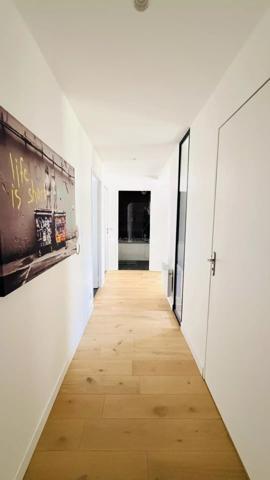 Vente                                                      Appartement
                        
                     3 pièces                      67 m2                     à Serris