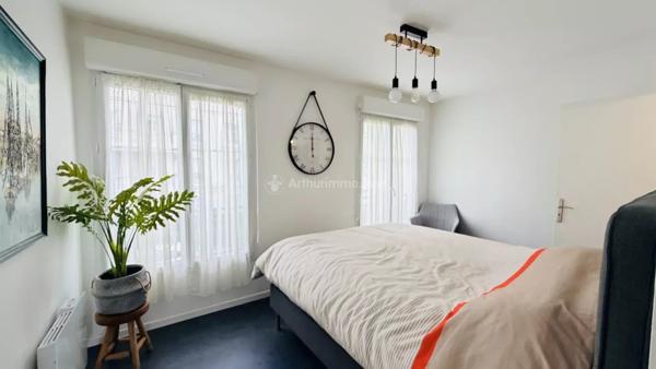 Vente                                                      Appartement
                        
                     3 pièces                      67 m2                     à Serris