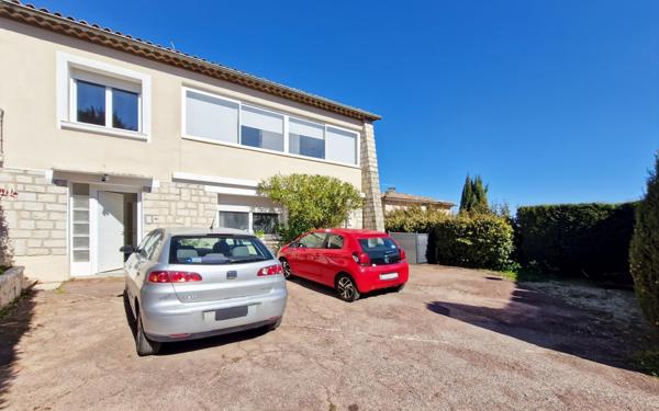 Maison à vendre    6 pièces •  Forcalquier