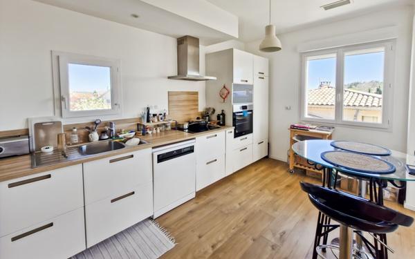 Maison à vendre    6 pièces •  Forcalquier