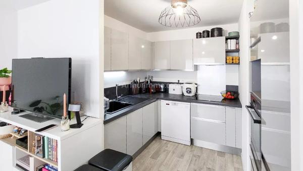 Vente                                                      Appartement
                        
                     3 pièces                      74 m2                     à Montgermont