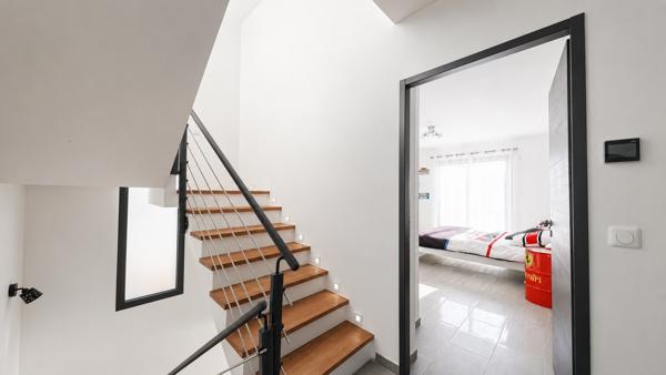 Maison
         8 pièces
        - 240 m² Bien prestige 890 000 € *