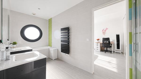 Maison
         8 pièces
        - 240 m² Bien prestige 890 000 € *