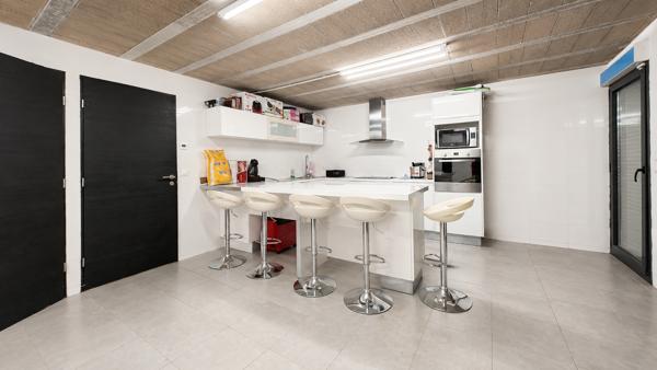 Maison
         8 pièces
        - 240 m² Bien prestige 890 000 € *