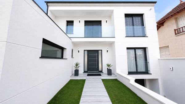 Maison
         8 pièces
        - 240 m² Bien prestige 890 000 € *