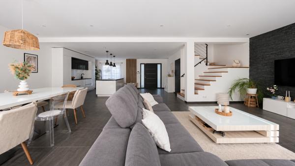 Maison
         8 pièces
        - 240 m² Bien prestige 890 000 € *