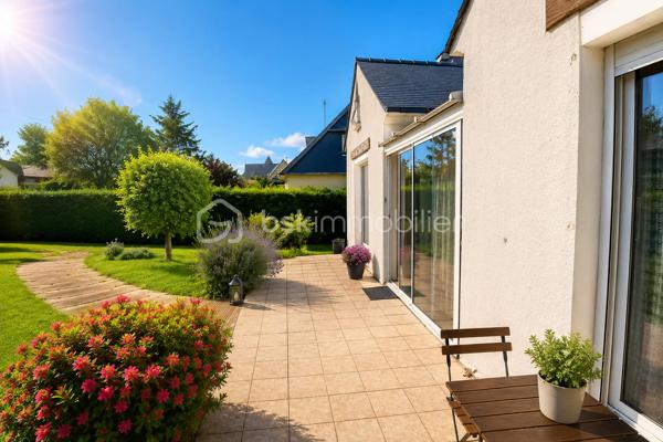 ☘ MAISON DE PLAIN-PIED AVEC GRAND JARDIN À VITRÉ  

À seulement quelques minutes du centre-ville de Vitré, découvrez cette maison de plain-pied pleine de potentiel, idéale pour un premier achat, un projet de retraite au calme ou un investissement patrimonial.

Dès les premiers pas, la véranda d’accueil baignée de lumière ouvre sur une belle pièce de vie lumineuse d’environ 30 m², parfaite pour partager des moments chaleureux en famille ou entre amis. La maison offre également une cuisine aménagée et équipée, deux belles chambres confortables, une salle d’eau fonctionnelle ainsi qu’un WC indépendant.

 Les atouts qui font la différence :
 ✔  Plain-pied rare sur le secteur
 ✔ Terrain clos et arboré de 975 m²
 ✔ Sous-sol complet : garage, atelier, buanderie et stockage
 ✔ Pompe à chaleur récente pour un meilleur confort énergétique
 ✔ Environnement calme tout en restant proche des commodités
 ✔ Beau potentiel de valorisation après quelques rafraîchissements

🌳 À l’extérieur, profitez d’un vaste jardin verdoyant où tout est possible : potager, espace détente, jeux pour enfants ou futurs aménagements selon vos envies.
Une maison saine, évolutive et idéalement située, offrant une véritable opportunité sur le marché vitréen.

Une visite suffira pour imaginer votre futur chez vous… 
📱 Contactez-moi dès maintenant au 07 83 78 24 35 avant qu’il ne soit trop tard !
