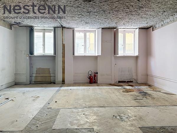 Local professionnel et commercial - 1ier étage - Cordeliers - Plateau à rénover