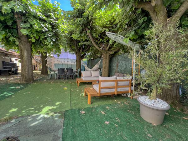 Appartement esprit maison de 94 m² avec jardin privatif, parking & entrée privative