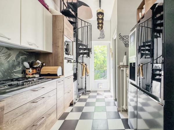 Appartement esprit maison de 94 m² avec jardin privatif, parking & entrée privative