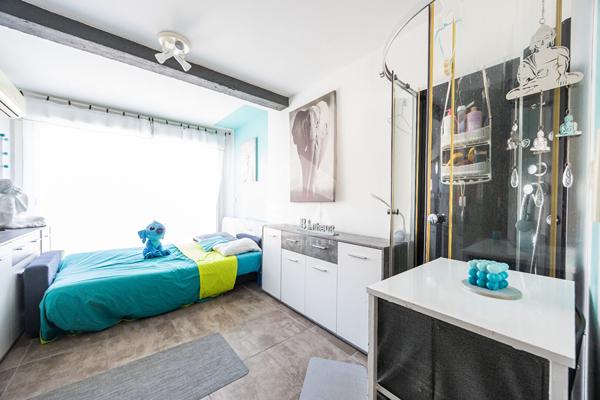 Canet en Roussillon : Maison trois faces 6 pièces avec piscine à vendre