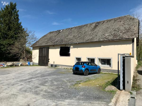 Local d'activité avec bureaux, entrepôt de 330 m² de surface utile brute sur un terrain de 2644 m².