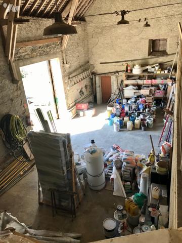 Local d'activité avec bureaux, entrepôt de 330 m² de surface utile brute sur un terrain de 2644 m².