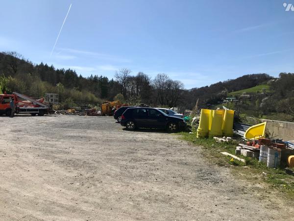 Local d'activité avec bureaux, entrepôt de 330 m² de surface utile brute sur un terrain de 2644 m².