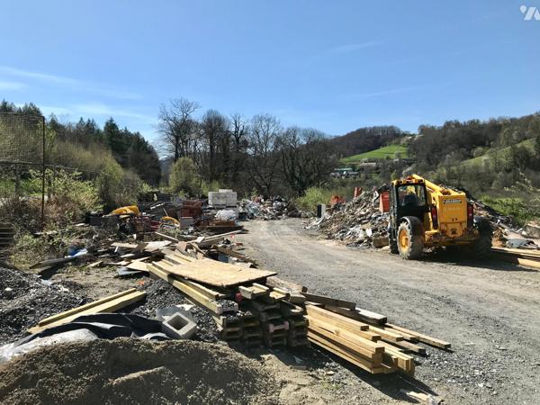 Local d'activité avec bureaux, entrepôt de 330 m² de surface utile brute sur un terrain de 2644 m².