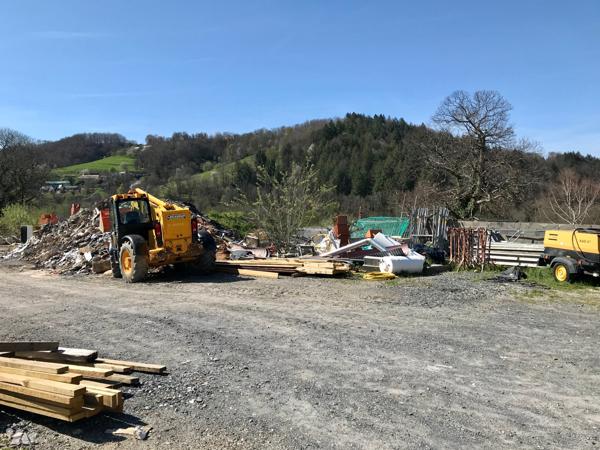 Local d'activité avec bureaux, entrepôt de 330 m² de surface utile brute sur un terrain de 2644 m².