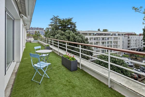 NANTES- EDIT DE NANTES - Appartement T5 d'environ 142m² - Dernier étage - 130m² de terrasse,  
Nantes 44100