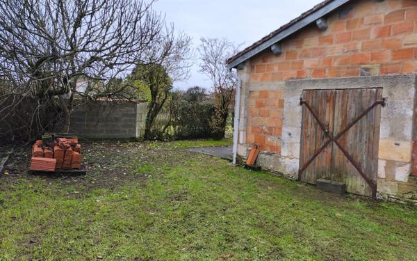 Maison à vendre    1 pièce •  Courçon